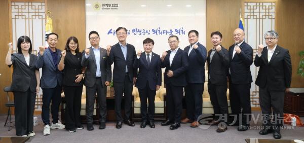 [크기변환]260902_남종섭_의장__일본노총_가나가와연합_접견...도의회·노동단체_교류_확대_기대_(2).jpg
