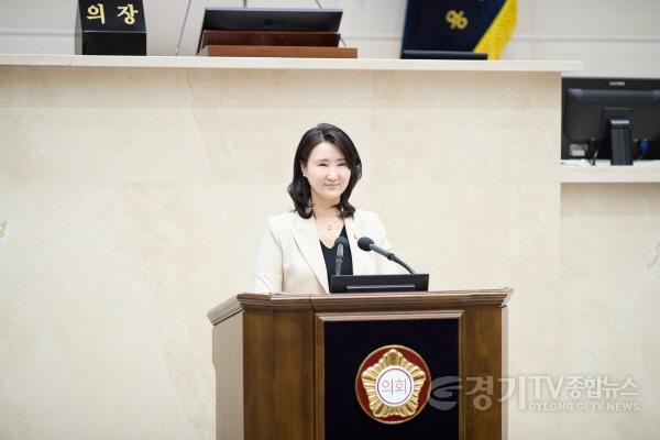 [크기변환]사진1. 용인특례시의회 박은선 의원이 2일 열린 제306회 제1차 정례회 1차 본회의에서 5분 자유발언을 하고 있다 (1).jpg