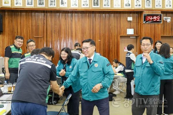 [크기변환]fec86af4f2f69dd89f24b5a5b7624d0d9ee5d079aa4c56d61d2f83990063f2ad.jpg