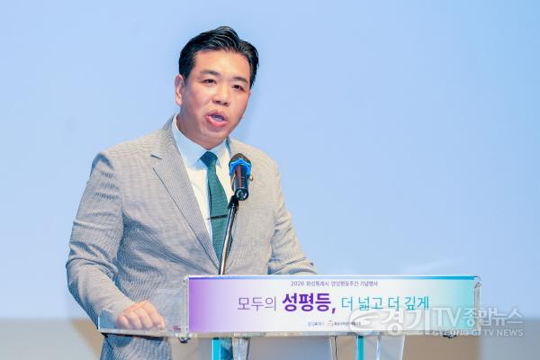[크기변환]2.이계철 의장 축사모습2.jpg