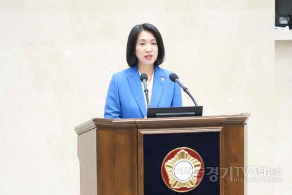 [크기변환]사진3. 용인특례시의회 오수정 의원이 2일 열린 제306회 제1차 정례회 제1차 본회의에서 5분 자유발언을 하고 있다.jpg