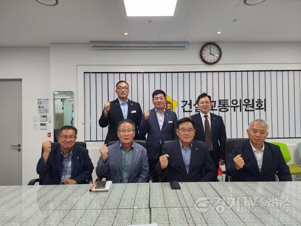 [크기변환]260904_고찬석_건설교통위원장__개인택시업계_현안_점검...간담회_개최_(2).jpg