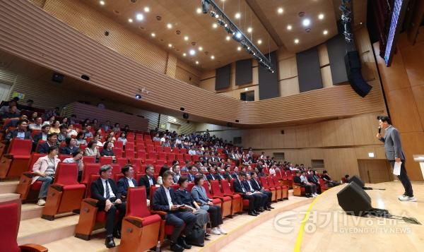 [크기변환]260904_안민석_교육감__“신뢰받는_경기교육은_청렴한_관리자로부터_시작”(감사관)(사진3).jpg