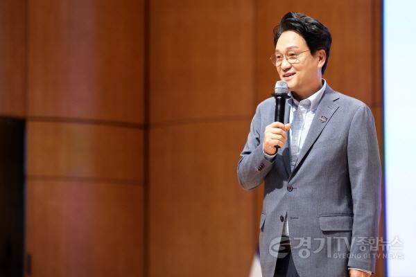 [크기변환]260904_안민석_교육감__“신뢰받는_경기교육은_청렴한_관리자로부터_시작”(감사관)(사진1).jpg