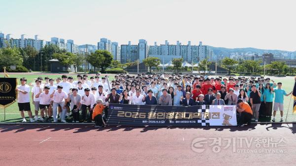 [크기변환]1-3. 9월 4일 용인아르피아에서 열린 용인청정대학체전 참가자들이 기념촬영을 하고 있다.jpg