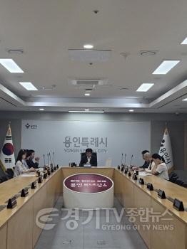 [회전][크기변환]2. 용인특례시는 1일 생활임금심의위원회를 열고 2027년도 생활임금을 1만2380원으로 최종 결정했다.jpg