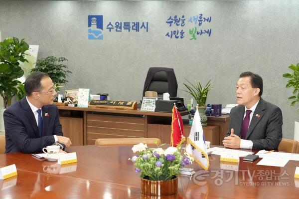 [크기변환]2-2. 수원특례시 국제우호도시 중국 항저우시 대표단, 수원시 방문.jpg