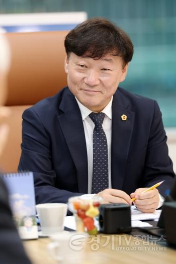 [크기변환]260907 남종섭 의장, 도의원 청렴교육 의무화 추진...전국 광역의회 최초로 조례 명문화.jpg