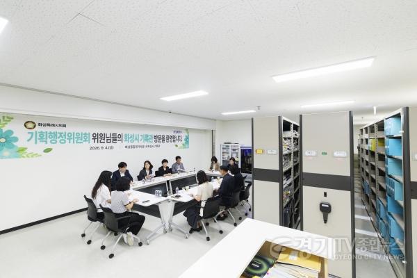 [크기변환]3.화성시기록관 방문단체사진.jpg