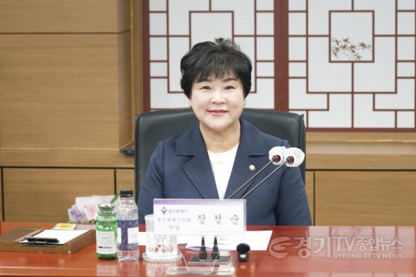 [크기변환]사진5. 용인특례시의회 장정순 의장은 9일 강원특별자치도 철원군 철원군청 상황실에서 열린 용인특례시-철원군 자매결연 협약식에 참석했다.jpg