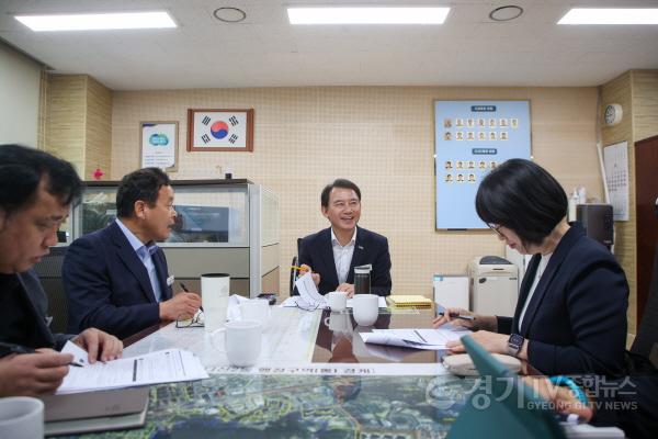 [크기변환](0910)[홍보담당관]남양주시, 다산2동서 ‘현장시장실’…철도복개 현장 살피고 지역 현안 점검(사진4).jpg