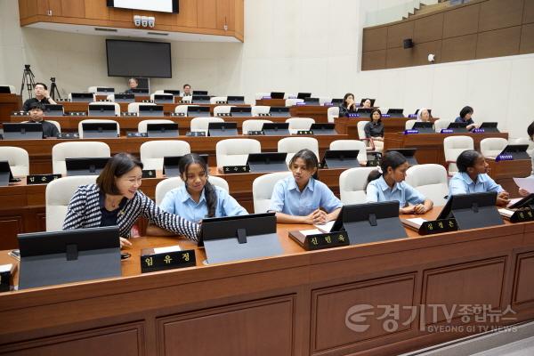 [크기변환]20260910 용인특례시의회, 동티모르 청소년과 2년 연속 만남…미래세대 교류 이어간다(4).jpg