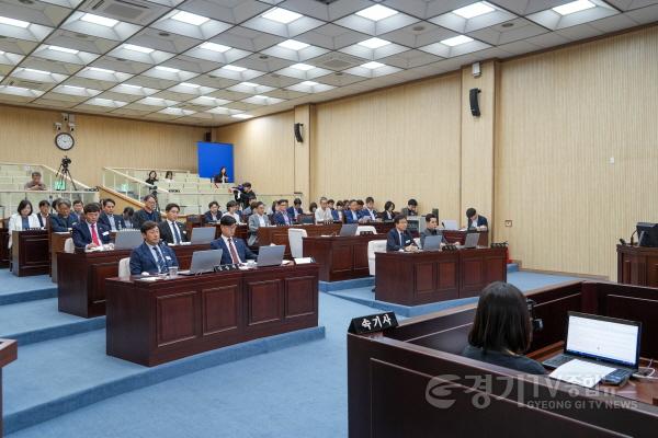 [크기변환]260911 안성시의회  제244회 제1차 정례회 제2차 본회의 열어 (2).jpg