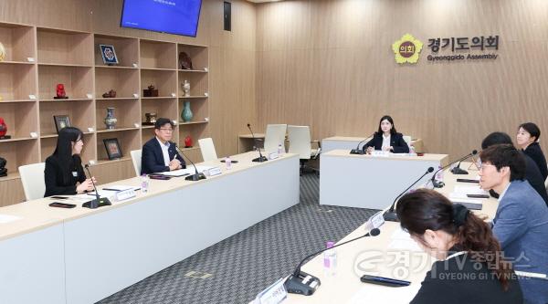 [크기변환]260910_경기도의회__제12대_전반기_디지털의정위원회_출범_(3).jpg