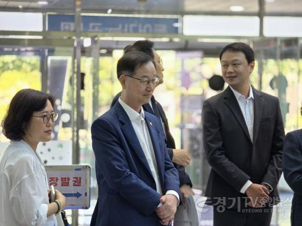[크기변환]260908_문화체육관광위원회__현장_중심_의정_활동_본격_시동...“도민의_삶에_문화의_숨결을”_(2).jpg