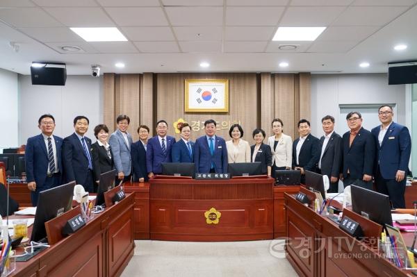[크기변환]260915_건설교통위원회__도_민자도로_통행료_동결_'민생.협치결과'_환영_(1).jpg