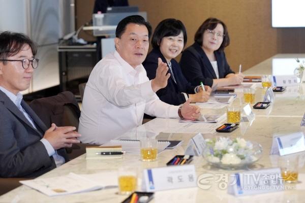 [크기변환]사진2)수원특례시, ‘글로벌축제·케이(K)-컬처로드 세미나’ 열고, 수원화성 3대 축제의 발전방향 모색.jpg