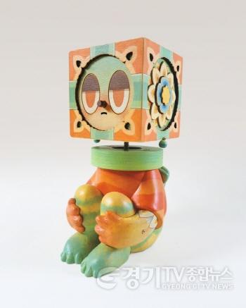 [크기변환][사진3]최세윤_Tradijunk Ver. PGG 004_10.5x12x19.5_Poplar, Resin, Acrylic_2025.jpg