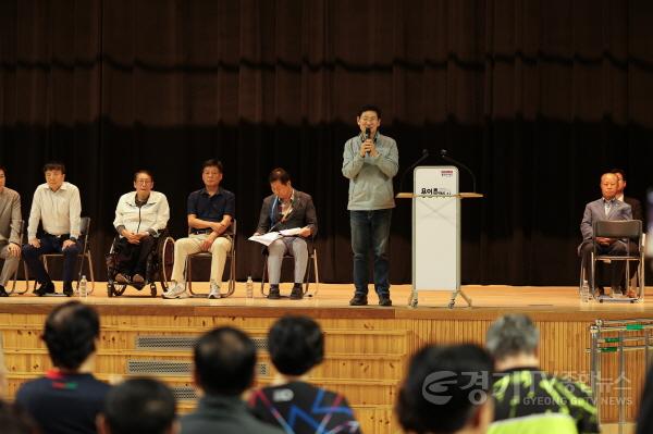 [크기변환]2-3. 이상일 용인특례시장이 19일 용인실내체육관에서 열린 전국장애인탁구대회에서 인사말을 하고 있다.jpeg