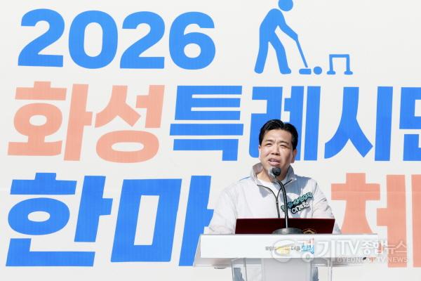 [크기변환]2.이계철 의장 축사모습2.jpg