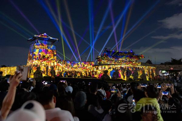 [크기변환]2-3. 2026 수원화성 미디어아트 개막…이재준 수원특례시장, “빛의 축제 만끽하길 바란다” (1).jpg