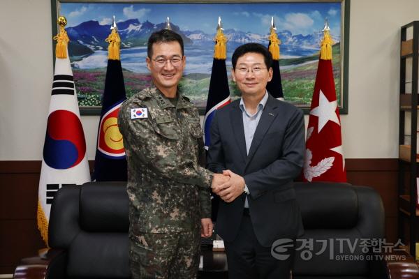 [크기변환]4-4. 이상일 용인특례시장이 21일 제55보병사단을 찾아 시와 군 협력 방안에 대한 의견을 나눴다.jpg