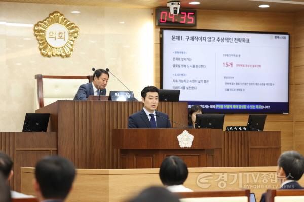[크기변환]사진2) 7분 자유발언하는 김산수 의원.jpg