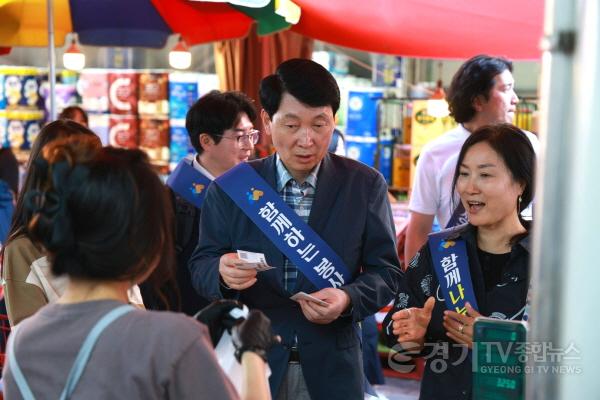 [크기변환]260922_[사진자료] 경상원, 추석 맞아 하남 덕풍시장에서 장보기 행사 진행…지역 경제 활성화 동참 (2).jpg