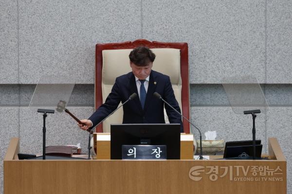 [크기변환]260918 남종섭 의장, 추경 심의 위해 본회의 정회...집행부 입장 재검토 촉구 (1).jpg