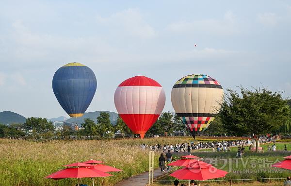 [크기변환]기획보도 사진3_2025 시흥갯골축제 열기구 체험.jpg