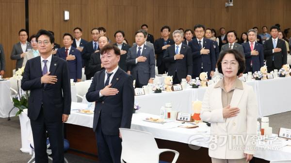 [크기변환]260929 남종섭 의장, ‘지방의회법 조속 제정 촉구안’ 의장협의회 제1호 안건으로 채택 (2).jpg