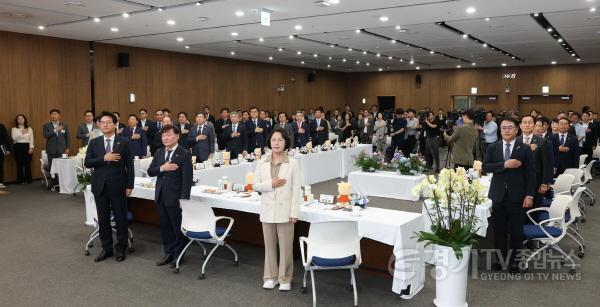 [크기변환]260929 남종섭 의장, ‘지방의회법 조속 제정 촉구안’ 의장협의회 제1호 안건으로 채택 (1).jpg