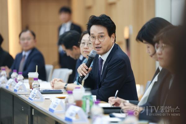 [크기변환]260929_경기도교육청__25개_교육지원청과_현장_장학_중심_경기교육_대전환_본격화(사진2).jpg