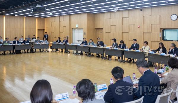 [크기변환]260929_경기도교육청__25개_교육지원청과_현장_장학_중심_경기교육_대전환_본격화(사진1).jpg