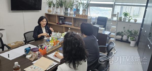 [크기변환]260929_김영희_의원__어르신_문화·여가활동_지원_제도_마련_모색_(2).jpg