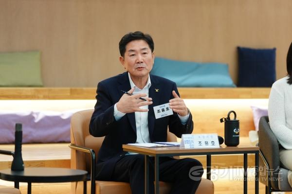 [크기변환]2.조용호 오산시장, 청년들과 ‘찾아가는 이동시장실’-2.JPG