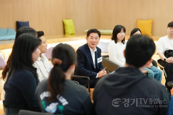 [크기변환]2.조용호 오산시장, 청년들과 ‘찾아가는 이동시장실’-3.JPG