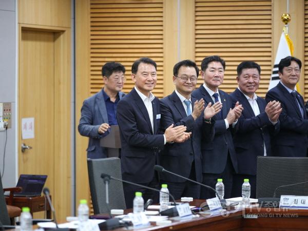 [크기변환](0930)[홍보담당관]‘시민주권시대 남양주 대전환’…남양주시, 민주당 경기도당 간담회서 3대 핵심 현안 건의(사진3).jpg