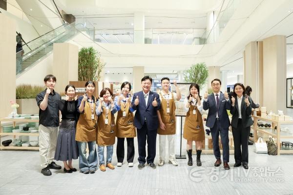 [크기변환]1 성수석 이천시장, 롯데백화점 동탄점 이천도자기 팝업 현장 방문 2.jpg