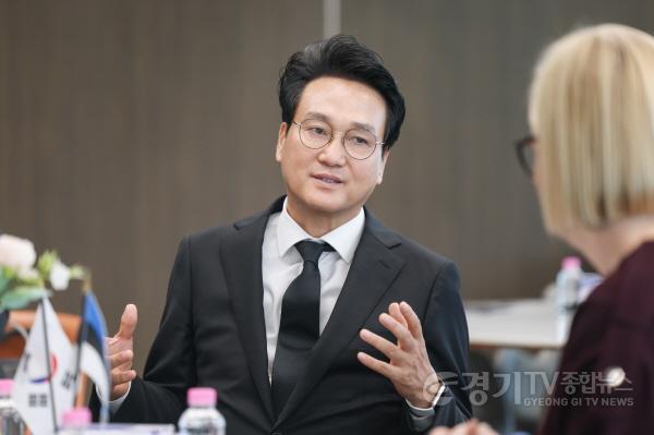 [크기변환]261002_경기도교육청_에스토니아와_AI_디지털_교육_협력_공동_성명_발표_(사진3).jpg
