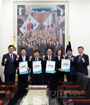 [크기변환]261002 남종섭 의장, 김민석 더불어민주당 대표 만나 ‘지방의회법’ 연내 제정 요청 (2).jpg