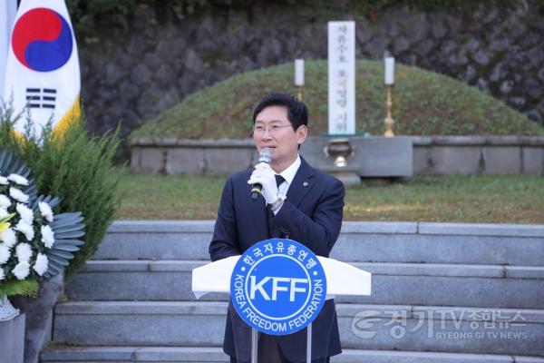 [크기변환]4-3. 6일 이상일 시장이 추도사를 하고 있다.JPG