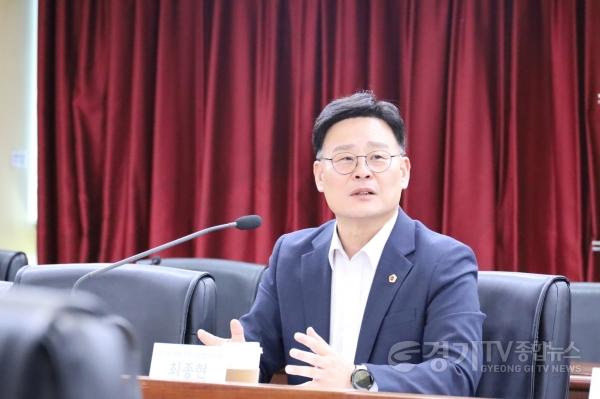 [크기변환]261006_최종현_의원__“지방의회법의_목적은_권한_확대_아닌_도민의_삶_개선”_(2).jpg