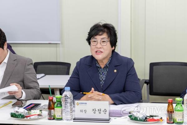 [크기변환]사진6. 장정순 용인특례시의회 의장이 관계자들에게 당부의 말을 전하고 있다.jpg