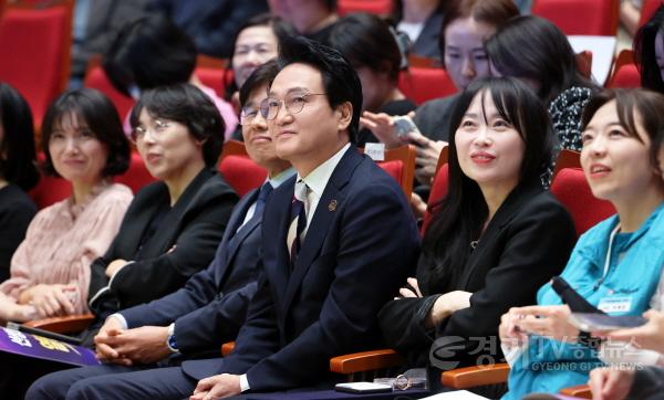 [크기변환]261007_안민석_교육감__취임_100일을_맞이하여_현장교사와_교육현안_직접_소통(노사협력과)(사진2).jpg