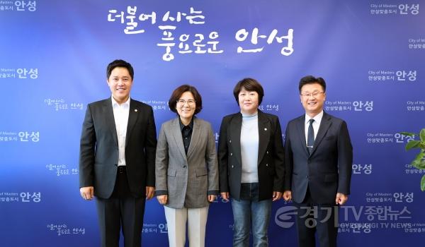 [크기변환]1. (감사법무담당관) 안성시 안성시의회와 10월 정례 간담회 개최 (2).jpg