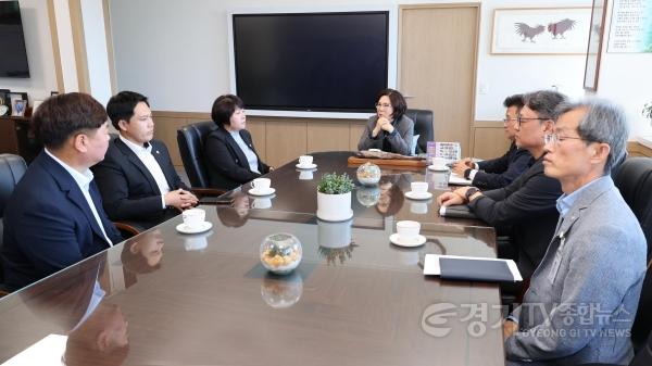 [크기변환]1. (감사법무담당관) 안성시 안성시의회와 10월 정례 간담회 개최 (1).jpg