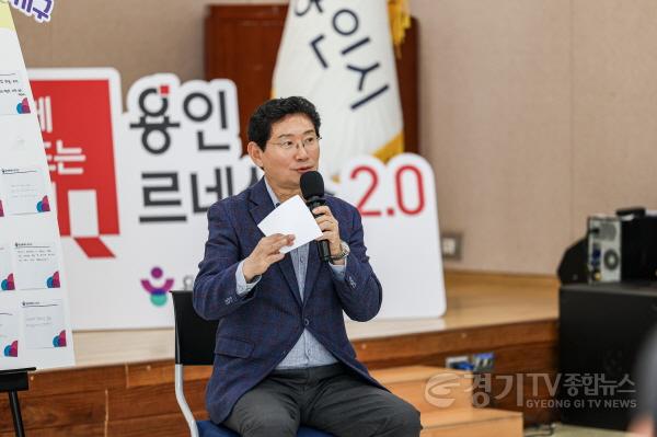 [크기변환]5-2. 8일 수지구청에서 이상일 시장이 직원들의 건의 사항에 답변하고 있다.jpg