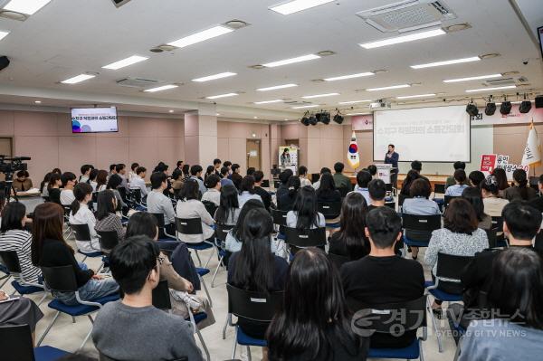 [크기변환]5-6. 8일 수지구청에서 이상일 시장이 직원들의 건의 사항에 답변하고 있다.jpg