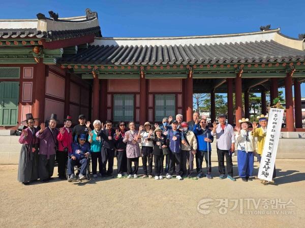 [크기변환]사진2) 장애 넘어 모두가 누리는 세계유산… 수원특례시, 시각장애인 함께하는 ‘수원화성 여민동락’ 첫선.jpg